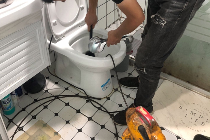 黄岩马桶堵塞自己疏通还是找师傅？专业上门服务让你省时更省心