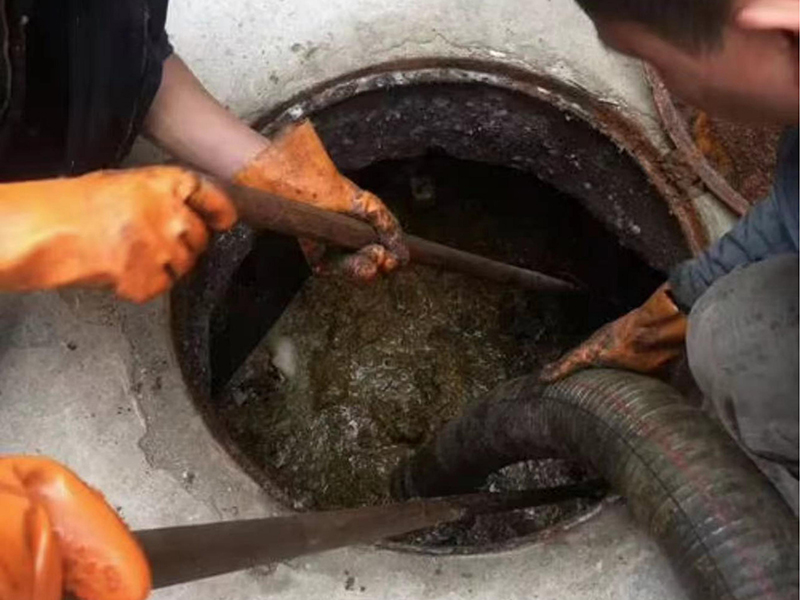 黄岩清理化粪池时如何避免沼气的危害？